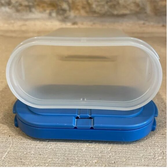 Set of 2 Tupperware 1846 Modular Mates Spice Blue Shakers with Lids Seals - Picture 3 of 15